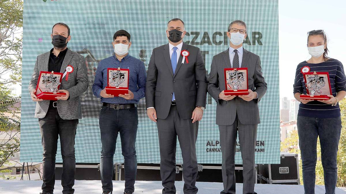 Pandemide hayatını kaybeden eczacılara vefa