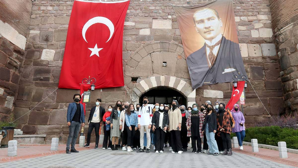 Çankaya Belediyesi Ankara Kalesi gezisi düzenledi