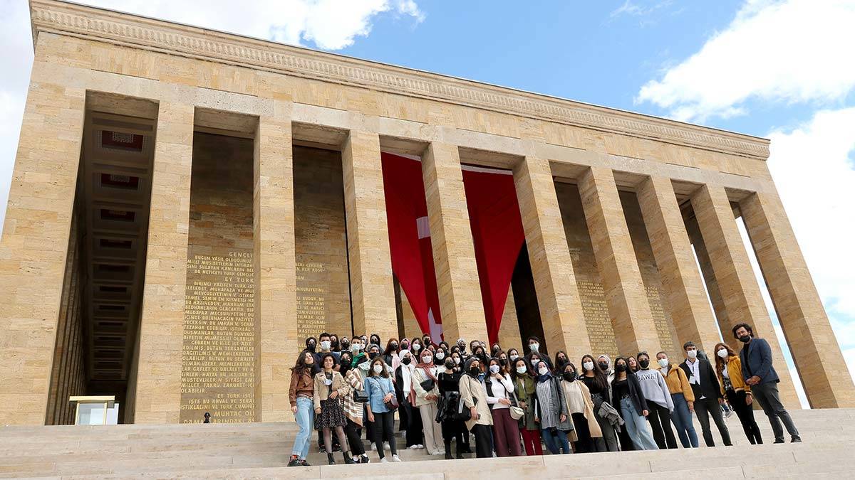 Çankaya Belediyesi Ankara Kalesi gezisi düzenledi