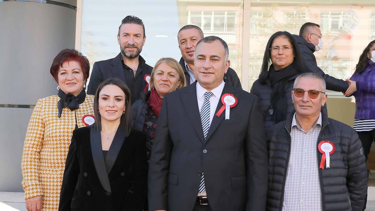 Dikmen Sokullu Mehmet Paşa Mahallesi’nde yapılan “Aşık Veysel Engelsiz Yaşam Merkezi” büyük halk ozanı Aşık Veysel’in doğum tarihi olan 25 Ekim’de hizmete açıldı.