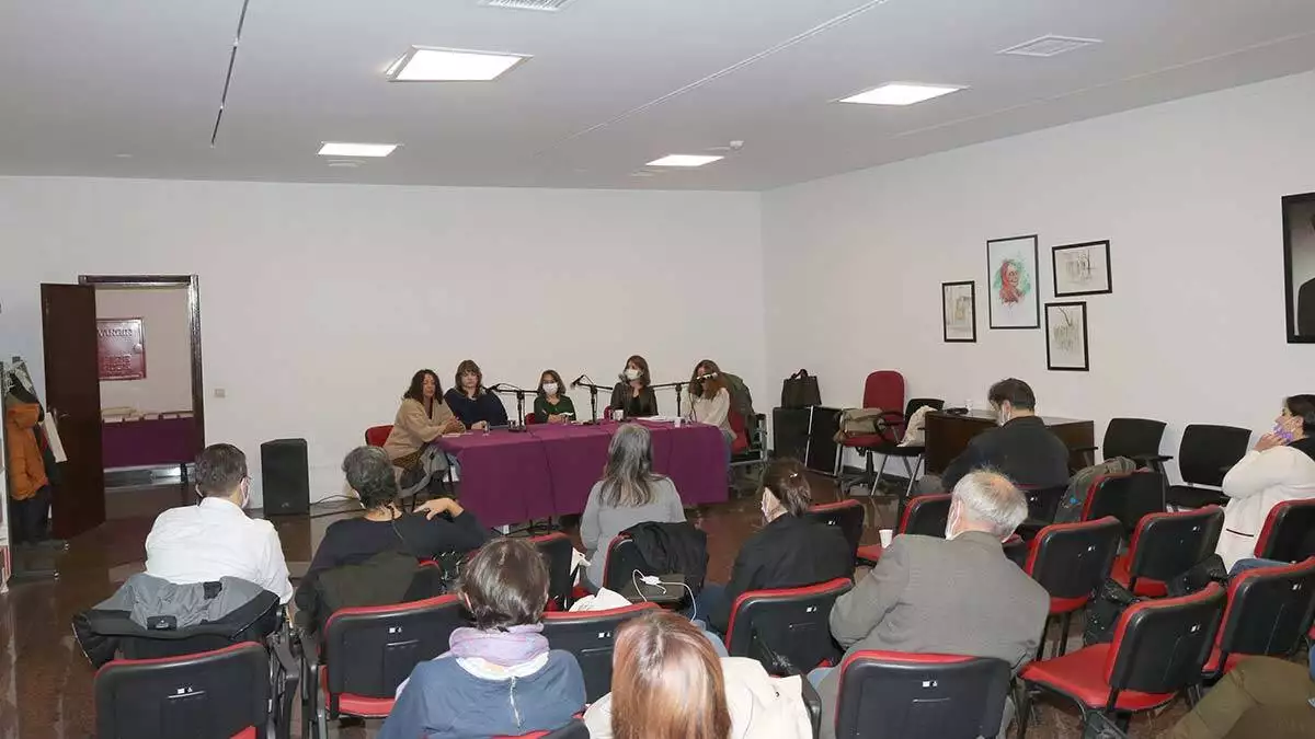 Toplumsal cinsiyet eşitliği konusundaki çalışmalarıyla türkiye’nin ilk “mor bayrak”lı yerel yönetimi olan çankaya belediyesi kadın yazarları okurlarıyla buluşturdu.