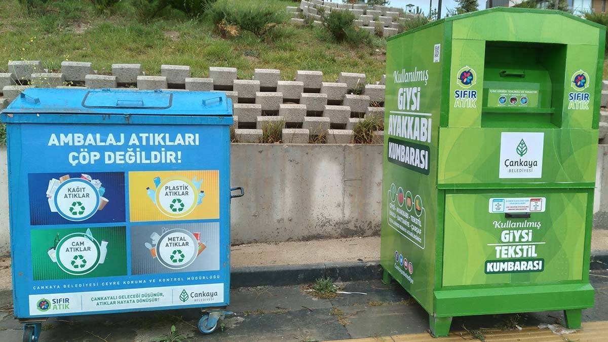 Çankaya'ya 400 adet giysi ve ayakkabı kumbarası
