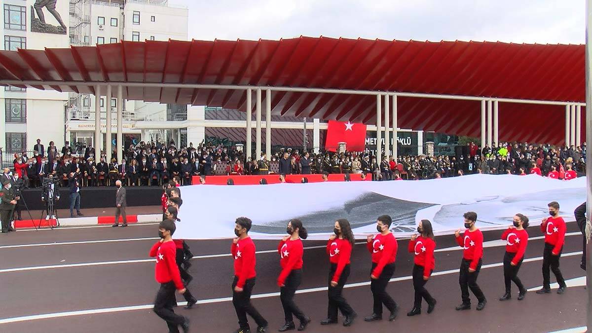 Kutlamalar, resmi geçit töreni ile son buldu 