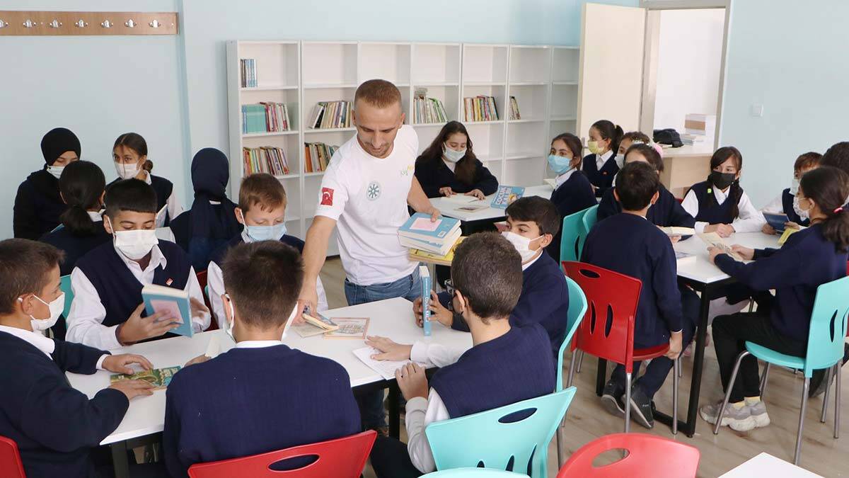 35 kütüphane kuran Türkçe öğretmeni destek bekliyor