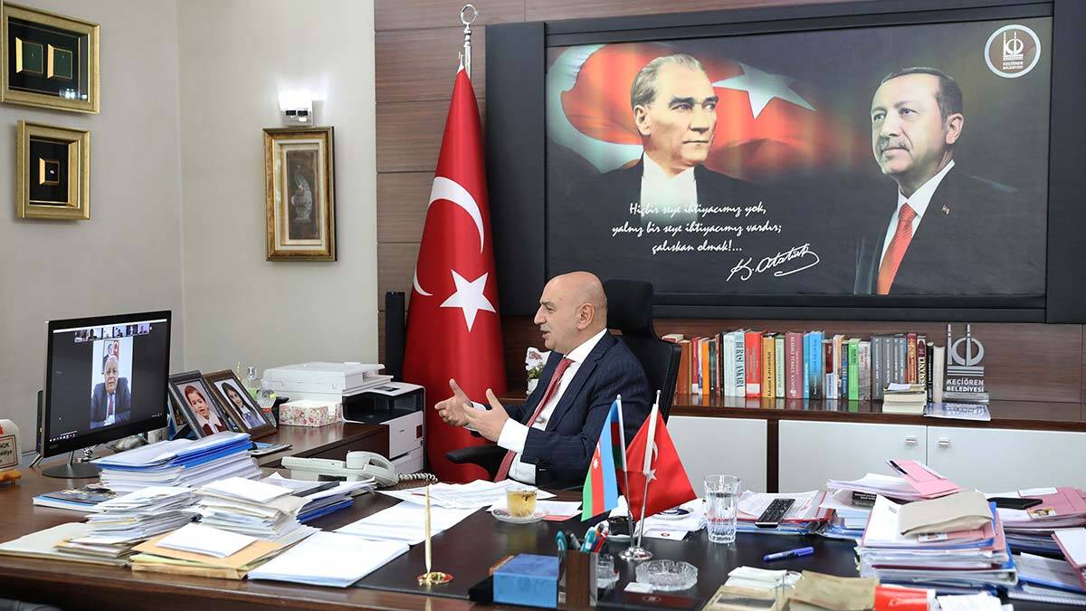 Azerbaycanlı belediye başkanlarıyla telekonferans