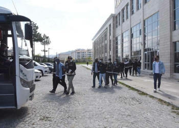 800 bin lira dolandıran çete çökertildi