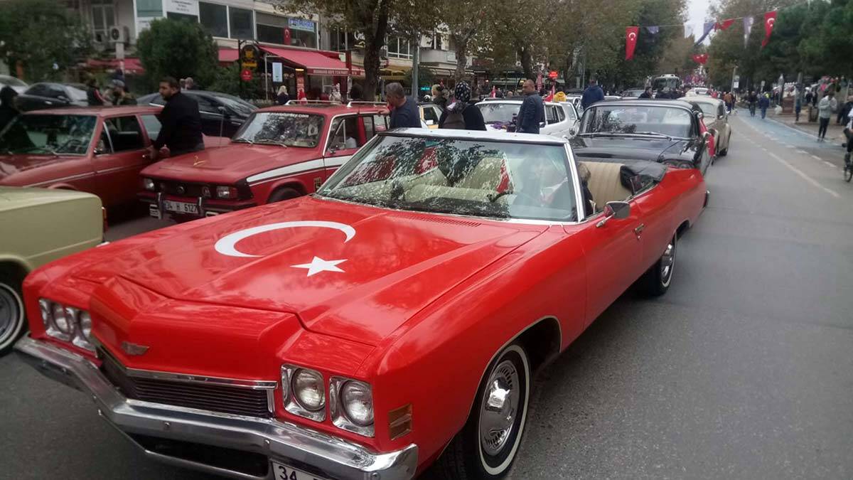  İstanbul Klasik Otomobilciler Derneği olarak 98 klasik araçla bir konvoy oluşturduk 