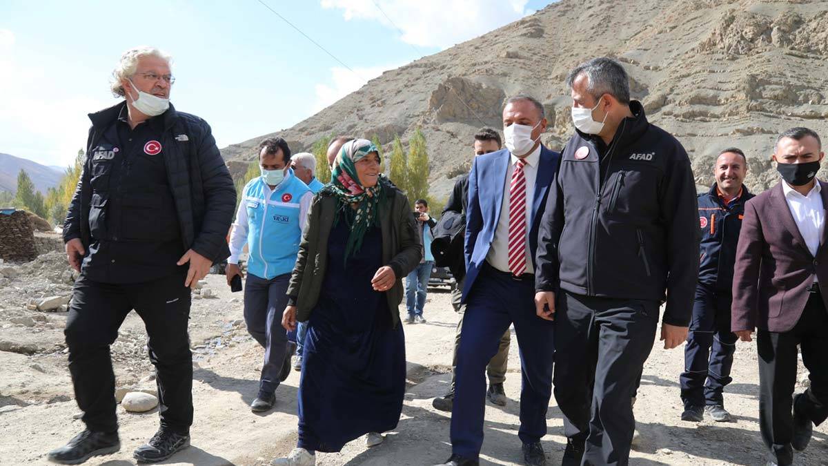 AFAD Başkanı Yunus Sezer Van'da inceleme yaptı