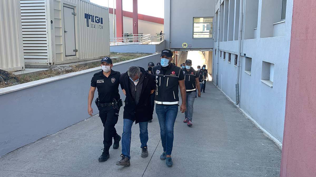 Adana'da uyuşturucu satıcılarına operasyon