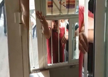 Aile sağlığı merkezinde şiddet: Kapıları tekmelediler