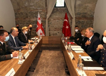 Akar, Azerbaycan ve Gürcistan Bakanları ile görüştü