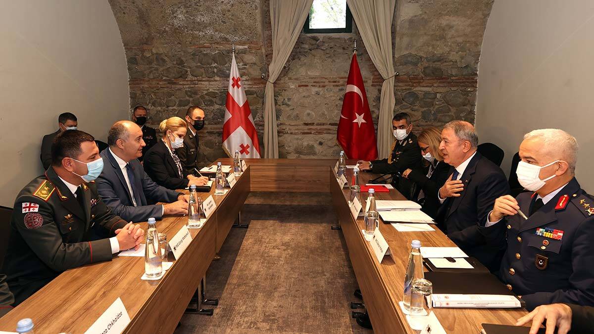 Akar, Azerbaycan ve Gürcistan Bakanları ile görüştü