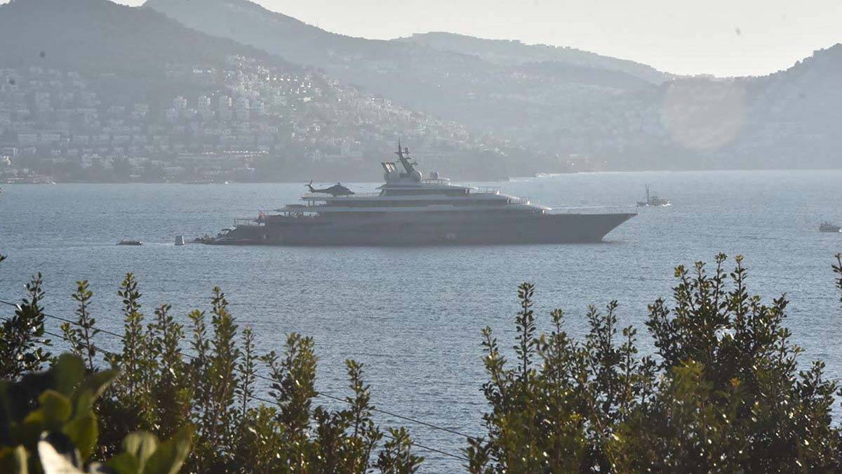 Jeff Bezos'un 136 metre uzunluğundaki lüks yatı Yalıkavak'a demir attı