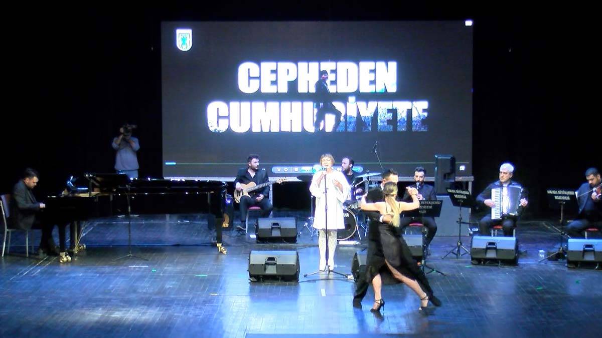 Ankara'da Cumhuriyet Tangoları büyüledi