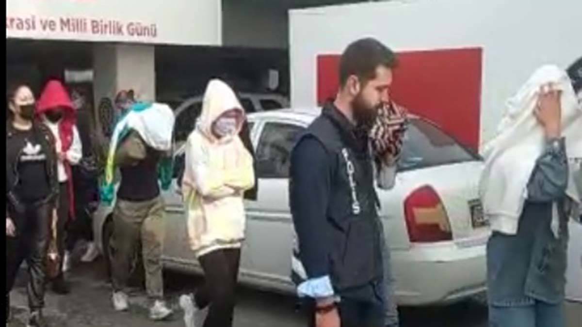 Ankara'da tehdit edilip, dövülerek fuhuşa zorlanan yabancı uyruklu 14 kadın, polisin operasyonuyla kurtarıldı