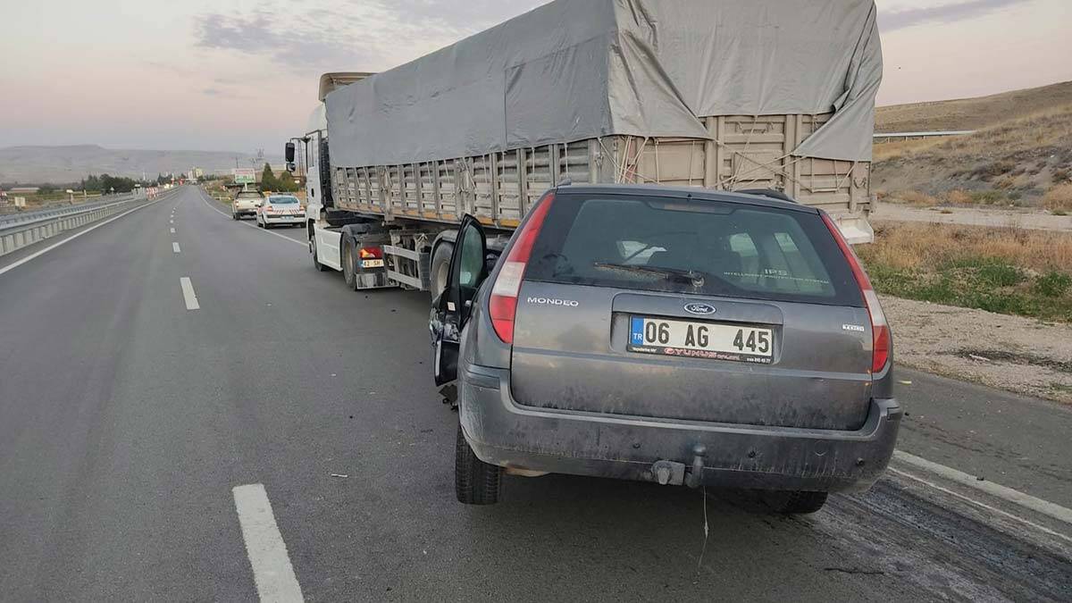 Ankara'da otomobil TIR'a çarptı: 1 ölü