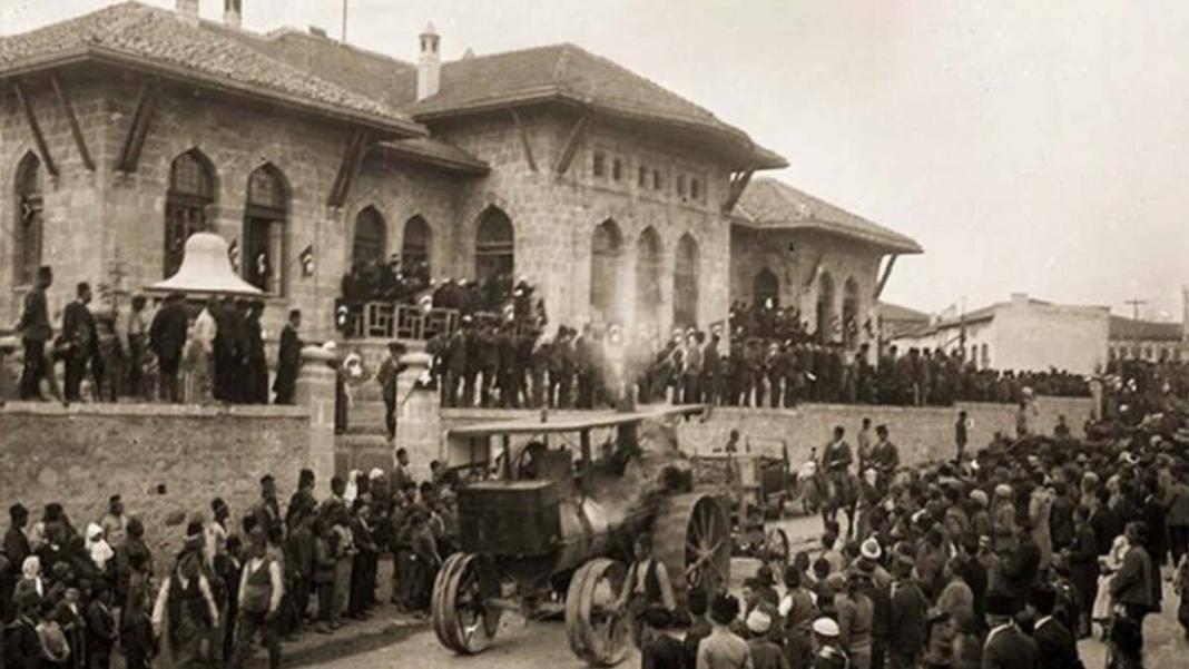Mansur Yavaş Ankara'nın Başkent Oluşu'nun 98. yılını kutladı