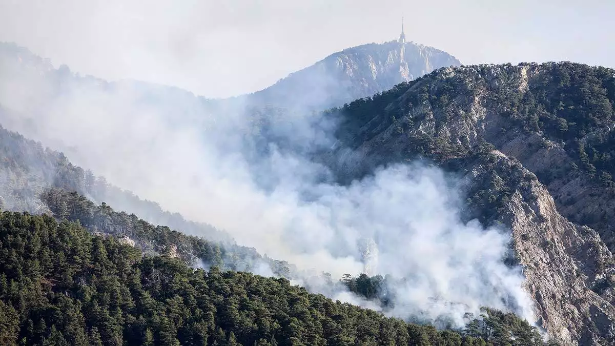 Antalya'da orman yangını göynük kanyonu'na ilerliyor