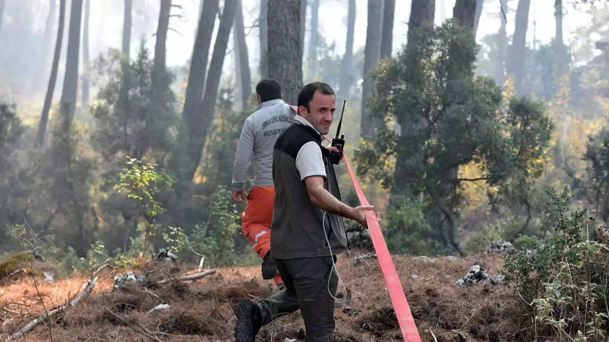 Antalya'da orman yangınına müdahale sürüyor_2