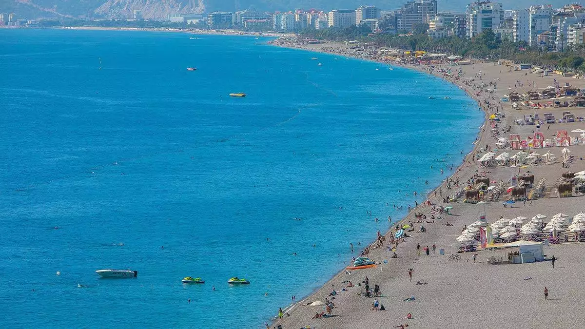 Antalyada sahiller yaz gunlerini aratmadi 2 - yerel haberler - haberton