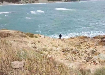 Arnavutköy'de balık tutarken denize düşen kişi öldü