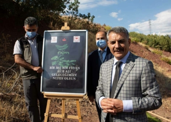 Aşı olanların adına fidan dikildi