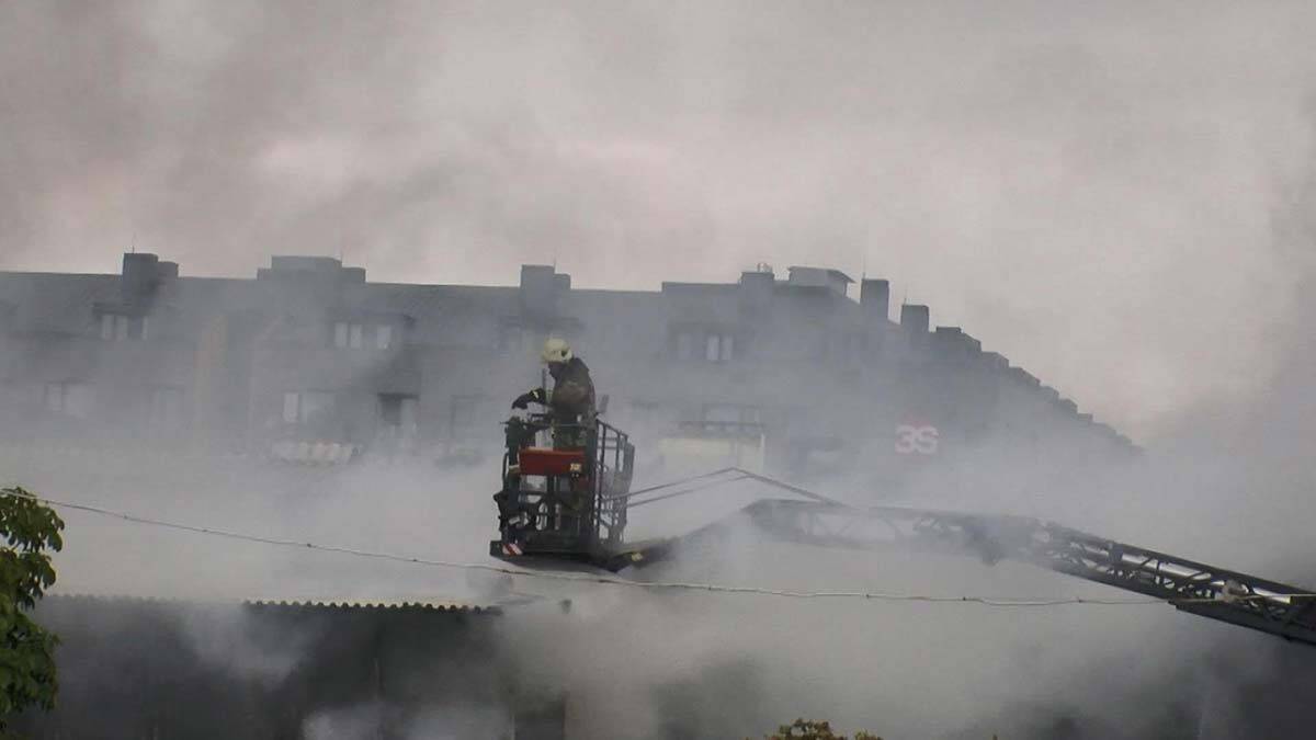 Avcılar'da baharat satılan 2 katlı iş yerinde yangın