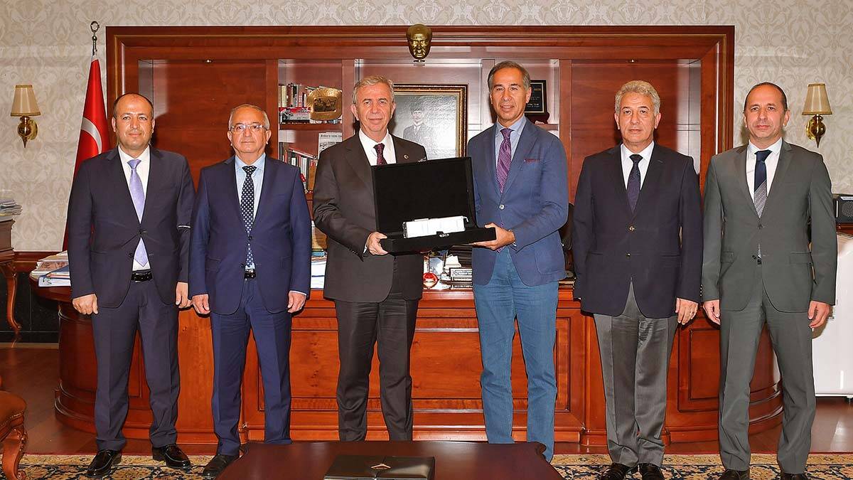 Başkentlilere daha rahat ve konforlu bir ulaşım sağlamak için yeni otobüs alımlarını başlatan Ankara Büyükşehir Belediyesi araç filosunu 2013 yılından sonra ilk kez genişletiyor.