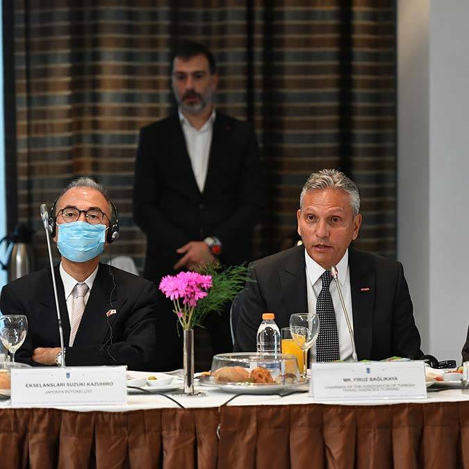 Ankara Büyükşehir Belediye Başkanı Mansur Yavaş “Ankara'da Termal Turizm” konulu toplantıda sektör temsilcileri ve büyükelçilerle bir araya geldi.