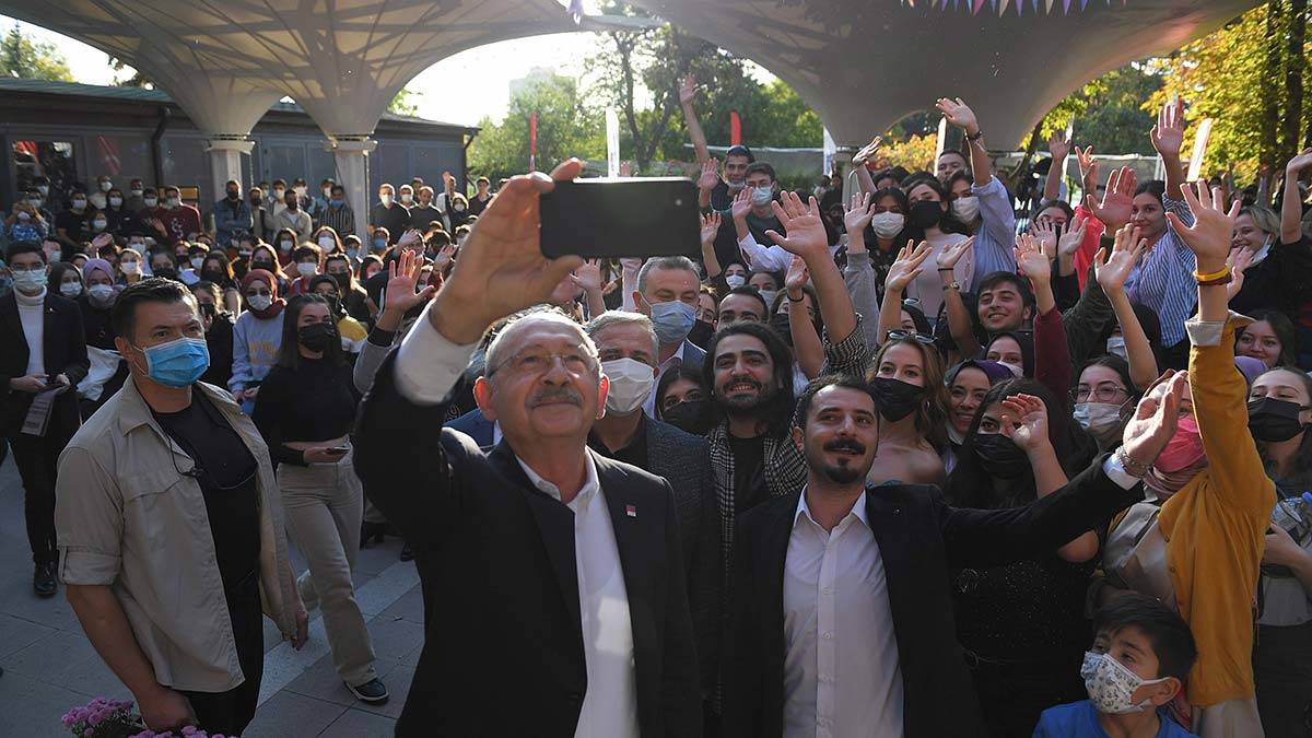 Ankara Kent Konseyi Gençlik Meclisi, ‘gençlik buluşması’ organizasyonuna imza atarak Başkent’e üniversiteyi okumaya gelen gençleri bir araya getirdi.