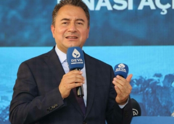 Babacan, Kozan'da parti binasının açılışını yaptı