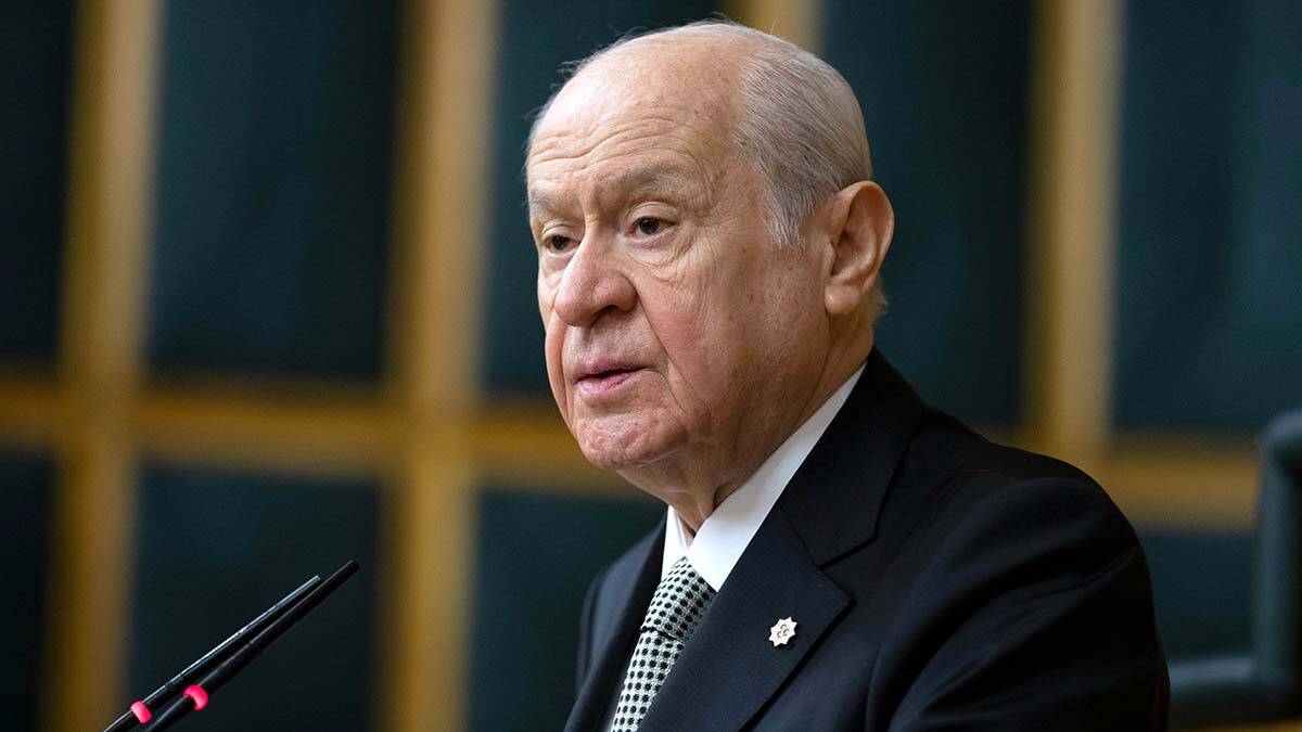 " 'Rejim değişti' diyerek yaygara koparanlar iflah olmaz bir yalancılığa, inkar edilemez bir önyargı hastalığına yakalanan gafillerdir "