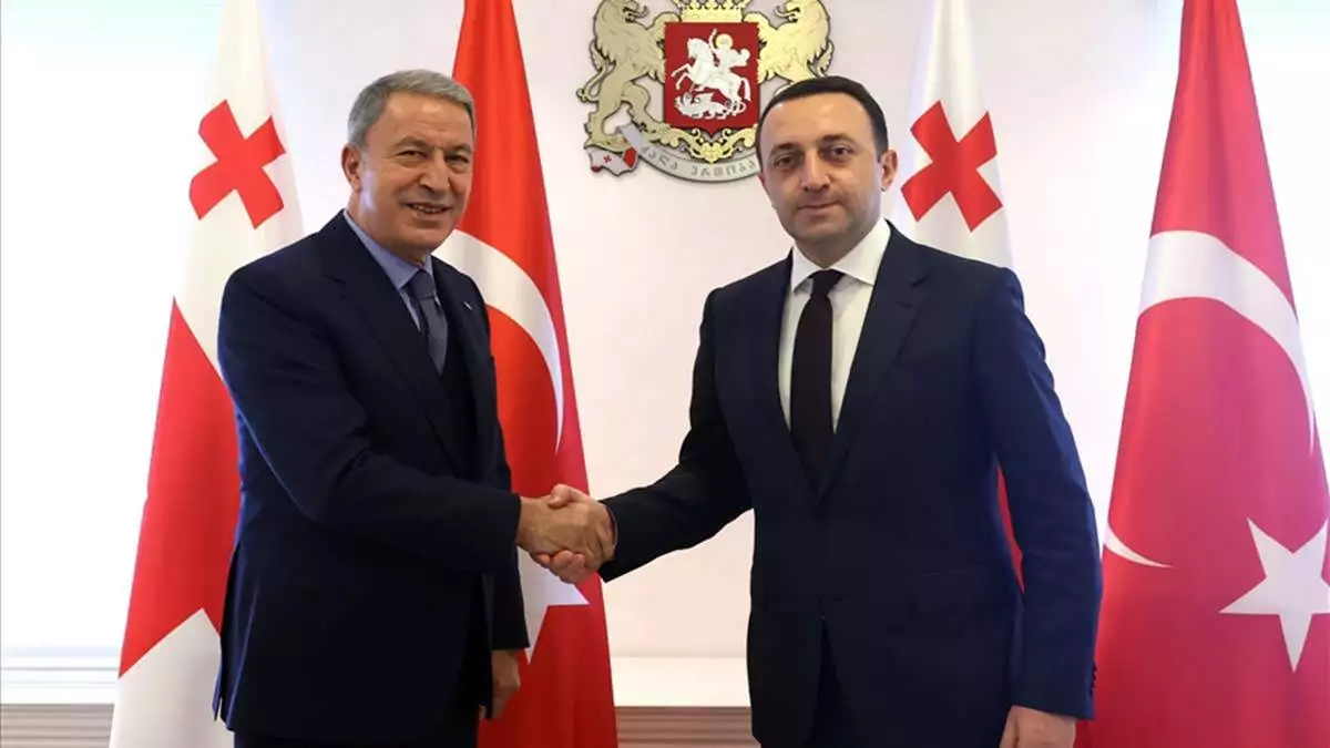 Bakan akar, gürcistan başbakanı ile görüştü