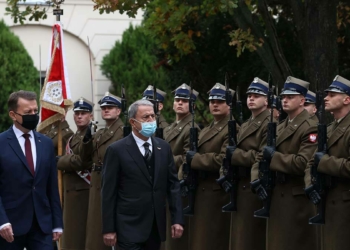 Bakan Akar, Polonya Savunma Bakanı ile görüştü