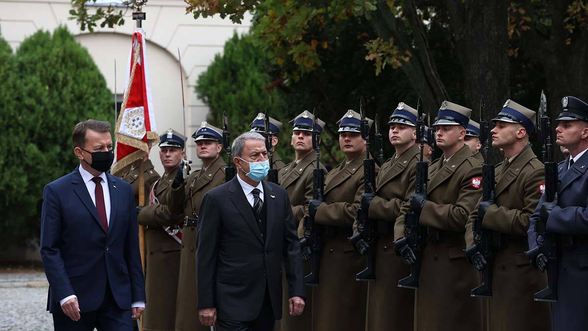 Bakan Akar, Polonya Savunma Bakanı ile görüştü
