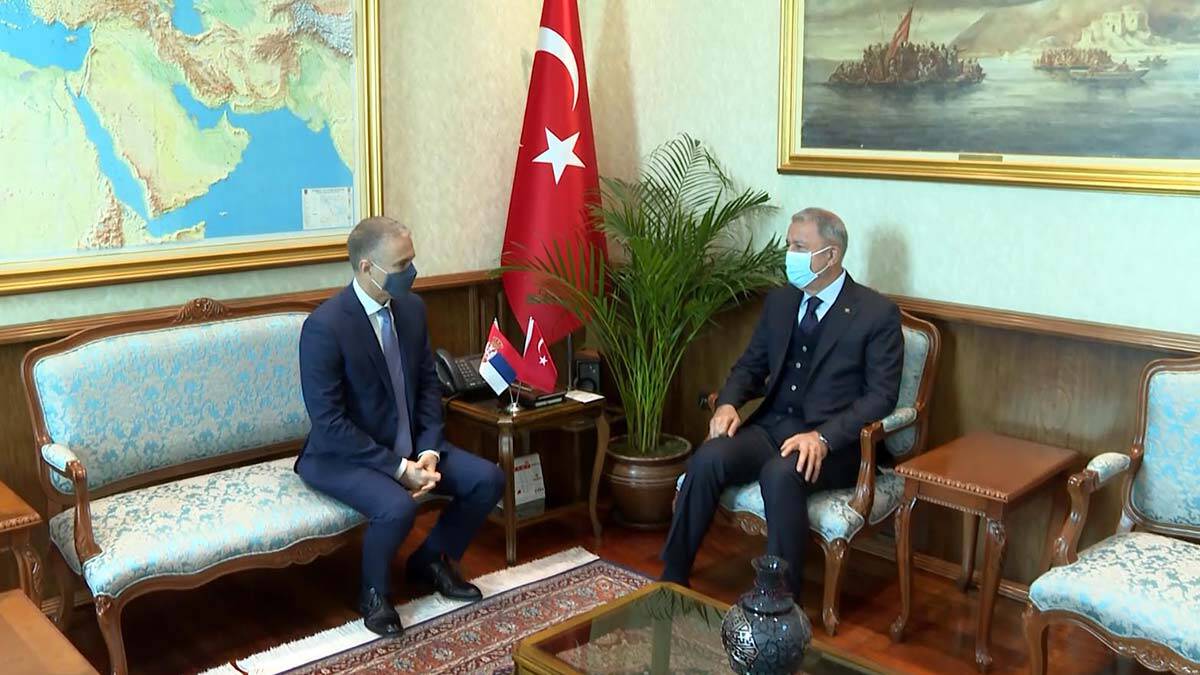 Bakan Akar, Sırbistanlı mevkidaşı ile görüştü