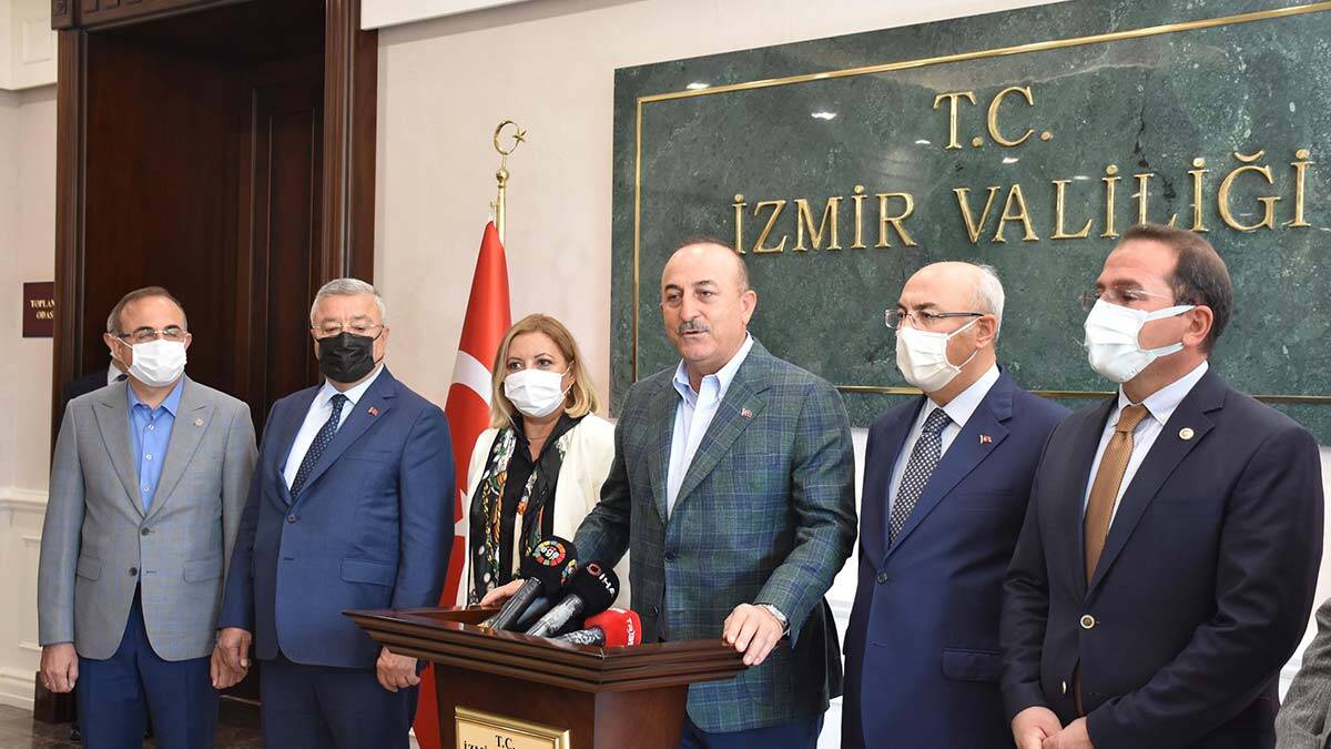 Bakan Çavuşoğlu İzmir Valisi'ni ziyaret etti