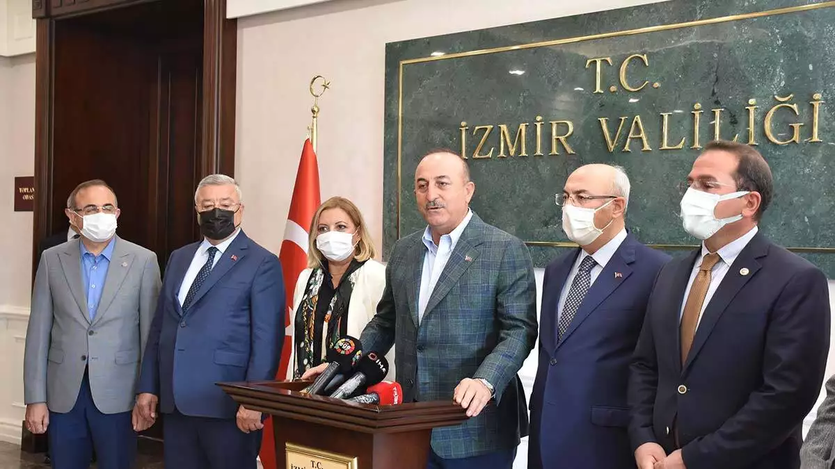 Bakan çavuşoğlu i̇zmir valisi'ni ziyaret etti