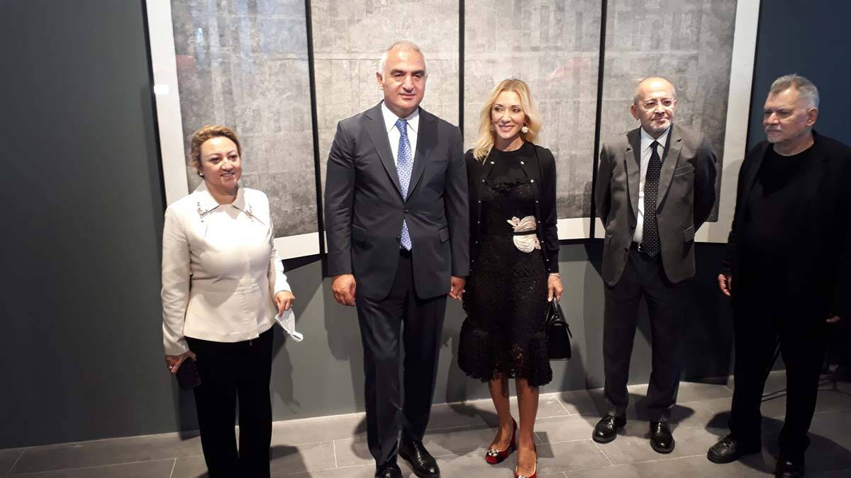 Bakan Ersoy AKM'de sanat sergisi açılışına katıldı