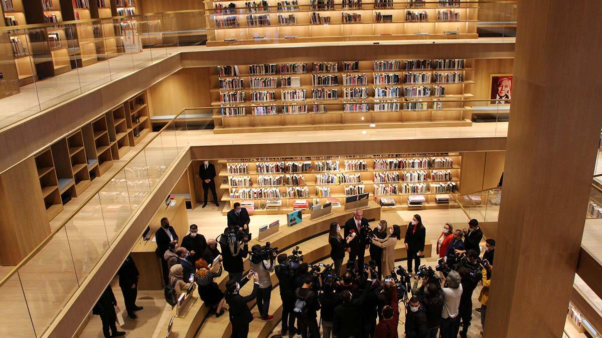 " Az su ihtiyacı gerektiren söz konusu yeşil çatı sisteminin yanında proje gün ışığından olabildiğince faydalanacak şekilde tasarlanmış ve uygulanmıştır "