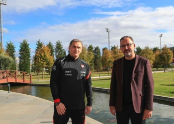 Bakan Kasapoğlu Stefan Kuntz'a başarılar diledi