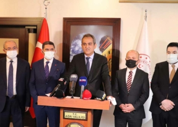 Bakan Özer: 1000 tane tablet dağıtacağız