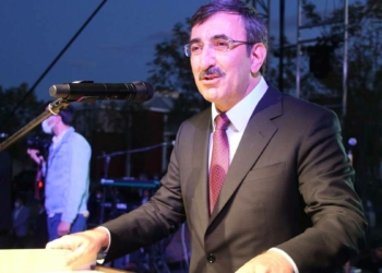 Bütçe Komisyonu Başkanı'ndan gençlere çağrı