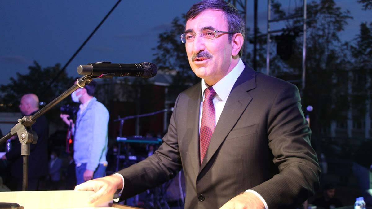 Bütçe Komisyonu Başkanı'ndan gençlere çağrı