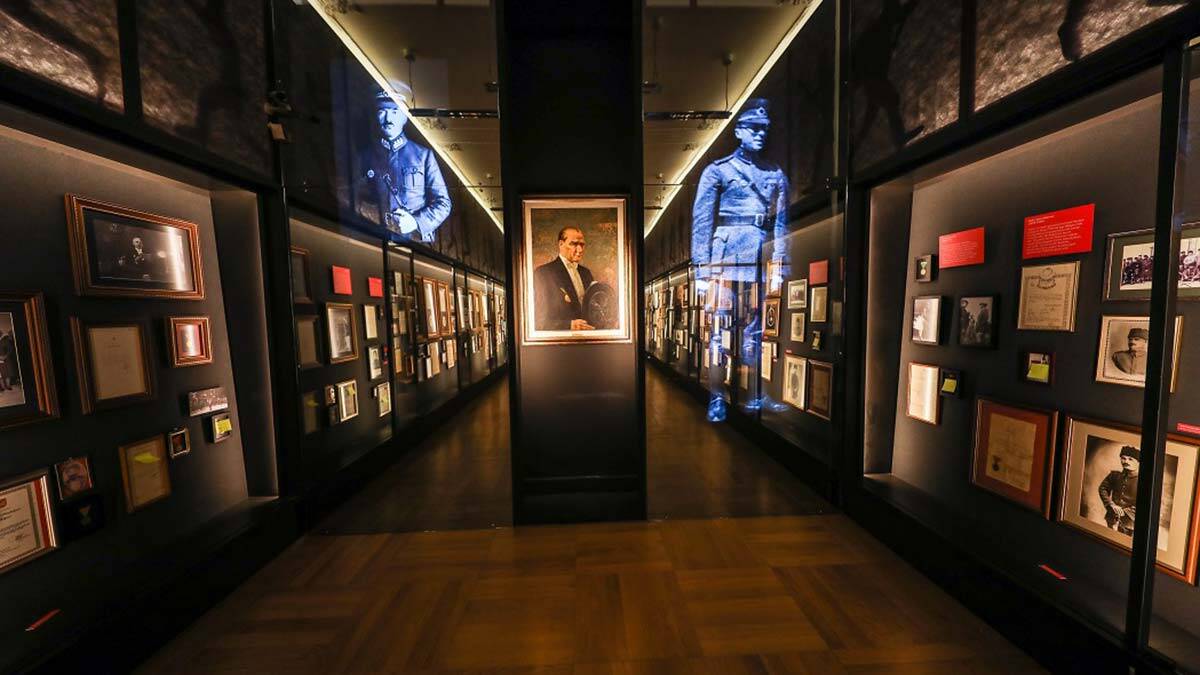 Ödünç verilen madalyalar arasında İsmet İnönü ile İş Bankası’nın Kurucu Genel Müdürü Celal Bayar’ın İstiklal Madalyaları da yer alıyor.