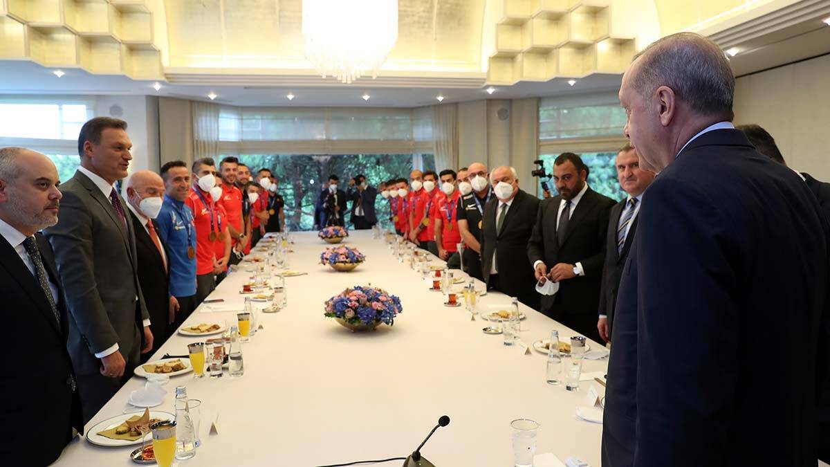 Cumhurbaşkanı Ampute Futbol Milli Takımı'nı kabul etti