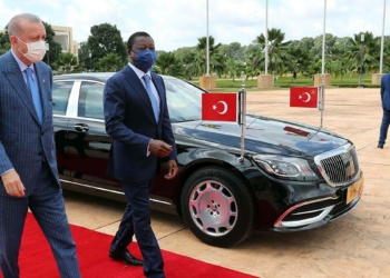 Cumhurbaşkanı Erdoğan, Togo'da resmi törenle karşılandı
