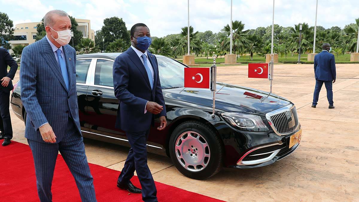Cumhurbaşkanı Erdoğan, Togo'da resmi törenle karşılandı