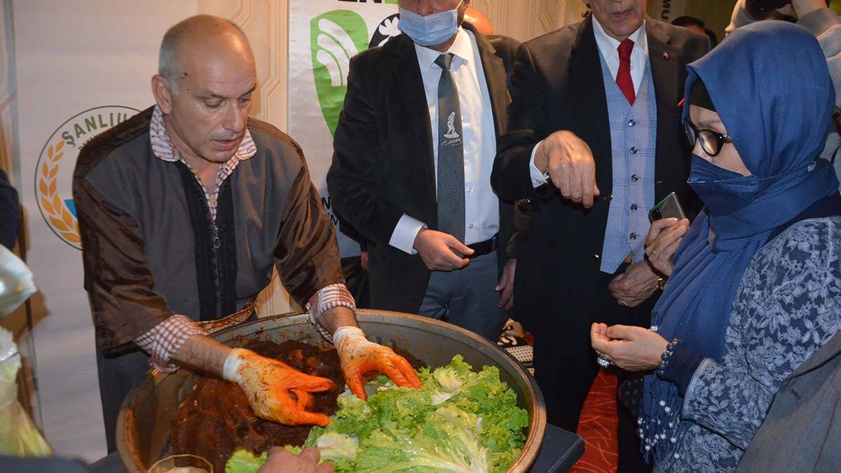   Konuklara 7 ayrı  dilden ‘Hoşgeldiniz’ denilirken, etkinlikte Şanlıurfa’nın ‘Sıra gecesi’ de canlandırıldı 