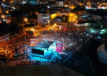 Cumhuriyet Bayramı'nda Manuş Baba ile kutlama